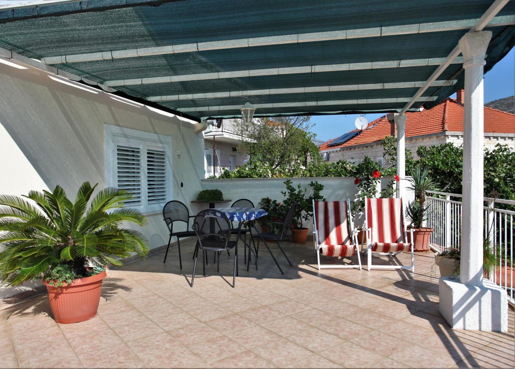 Lidija Mit Terrasse Und Meerblick